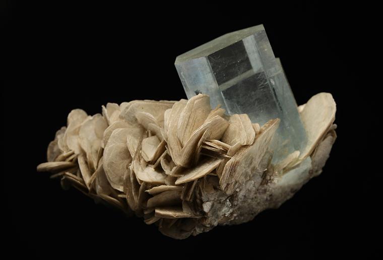 BERYL var. Aquamarine on MUSCOVITE